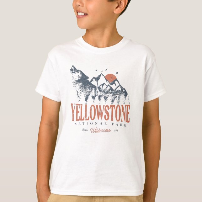 Yellowstone National Park Wolf Mountains Vintage   T-Shirt (Front)