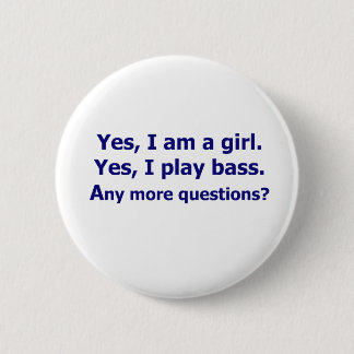 Yes I am a girl text only play bass dark blue 6 Cm Round Badge