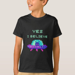 Yes I Believe Alien Flying UFO Spaceship Pixel Art T-Shirt