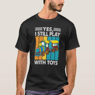 Yes I Still Play With Toys Trains Caboose Colle T-Shirt