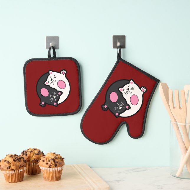 Yin Yang Sleeping Cats In Black And White  Oven Mitt & Pot Holder Set (Insitu(Hanging))