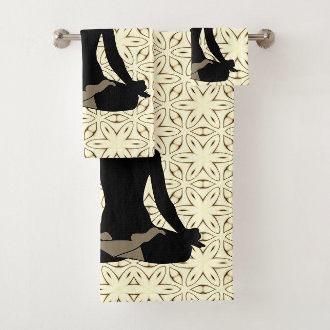 Yogi Lotus Pose Bath Towel Set (Insitu)
