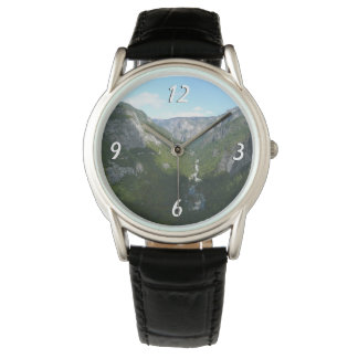 Yosemite Valley in Yosemite National Park Watch