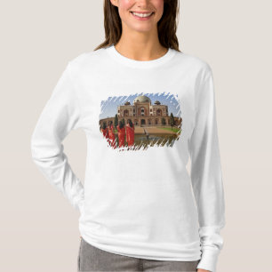 Young Indian ladies and Humayun's Tomb, Delhi, T-Shirt