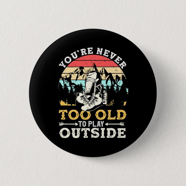 You're Never Too Old To Play Outside Mountain Hiki 6 Cm Round Badge (Front)