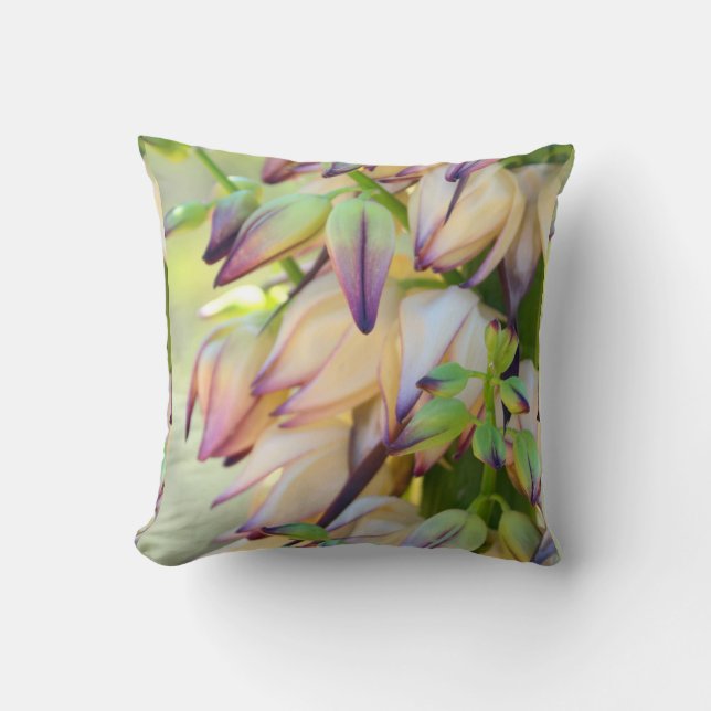 yucca flowers pillow (Front)