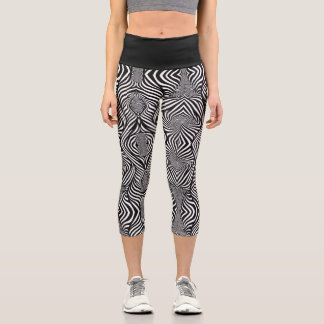 Zebra Abstract B&W Sherpa Blanket Capri Leggings