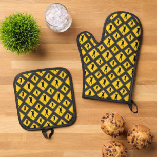 Zombie Warning Halloween Oven Mitt & Pot Holder Set